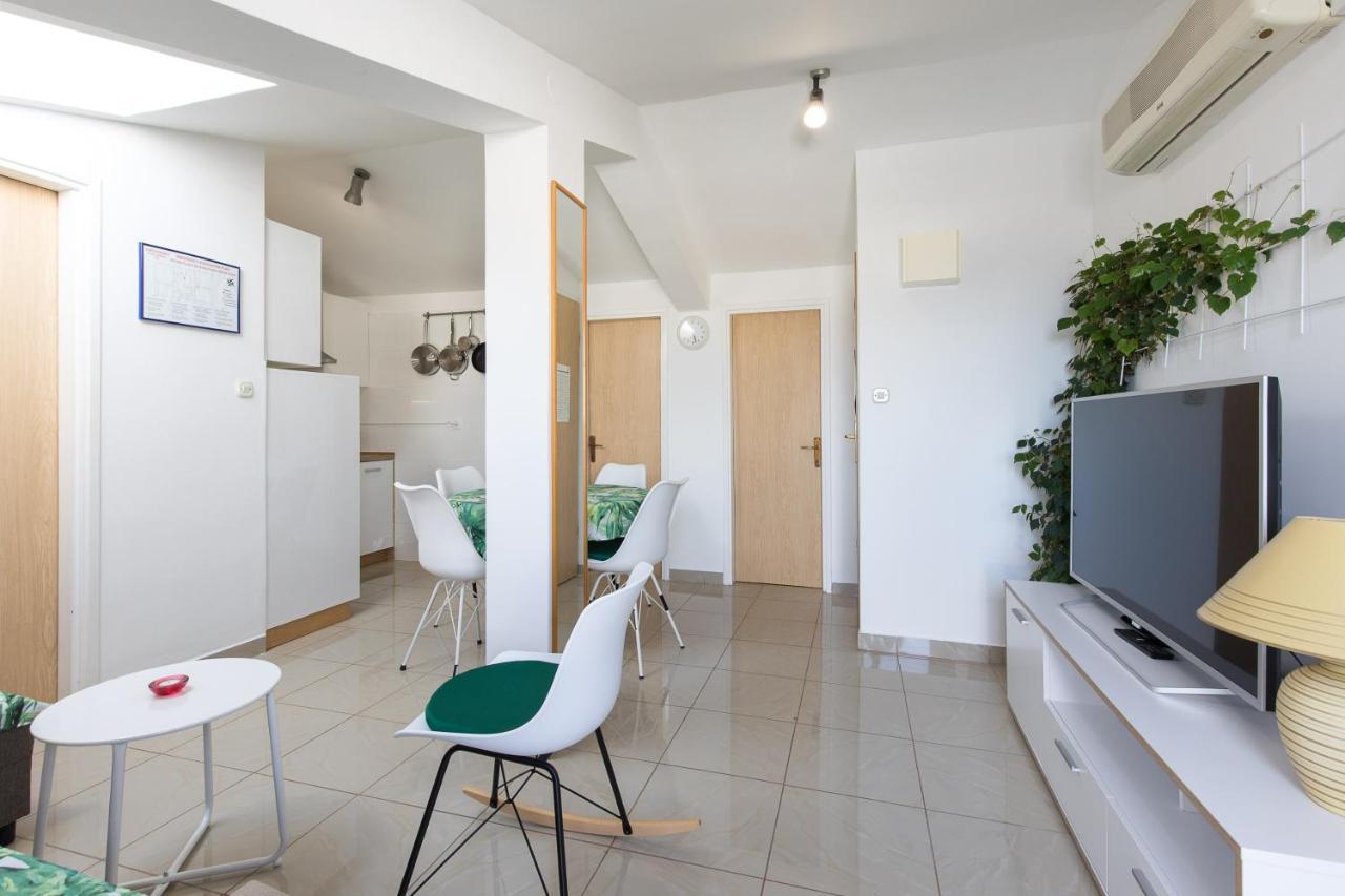 Apartment & Rooms Ivica คิร์ก ภายนอก รูปภาพ