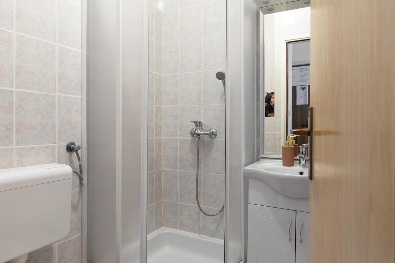 Apartment & Rooms Ivica คิร์ก ภายนอก รูปภาพ