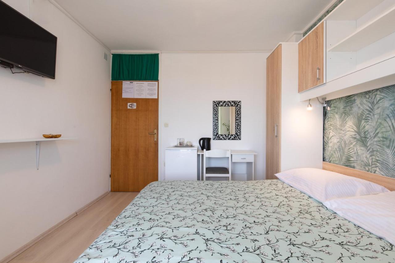 Apartment & Rooms Ivica คิร์ก ภายนอก รูปภาพ
