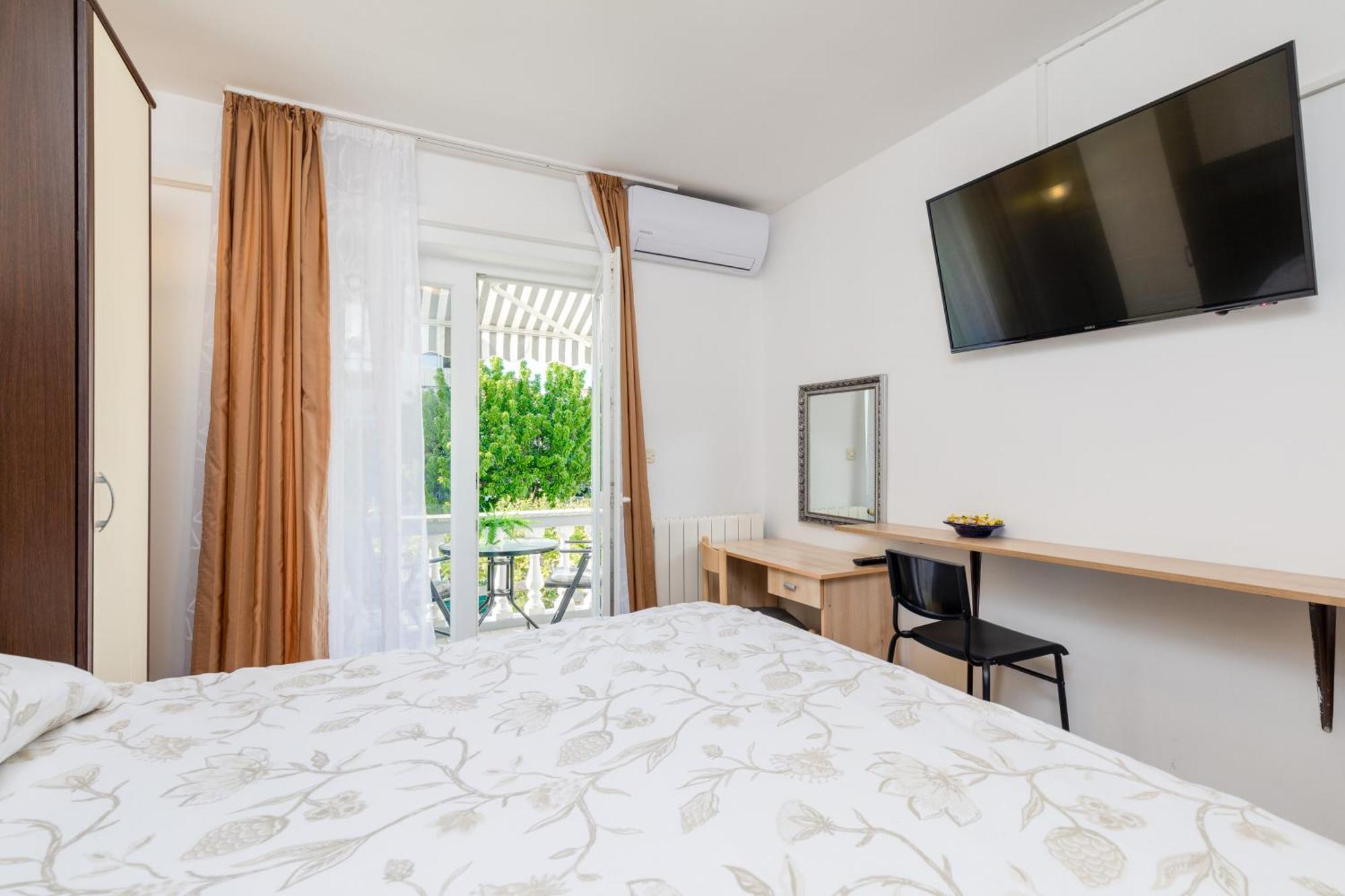 Apartment & Rooms Ivica คิร์ก ภายนอก รูปภาพ