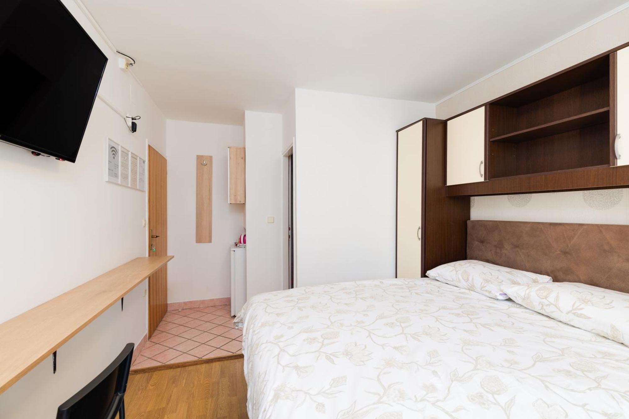 Apartment & Rooms Ivica คิร์ก ภายนอก รูปภาพ