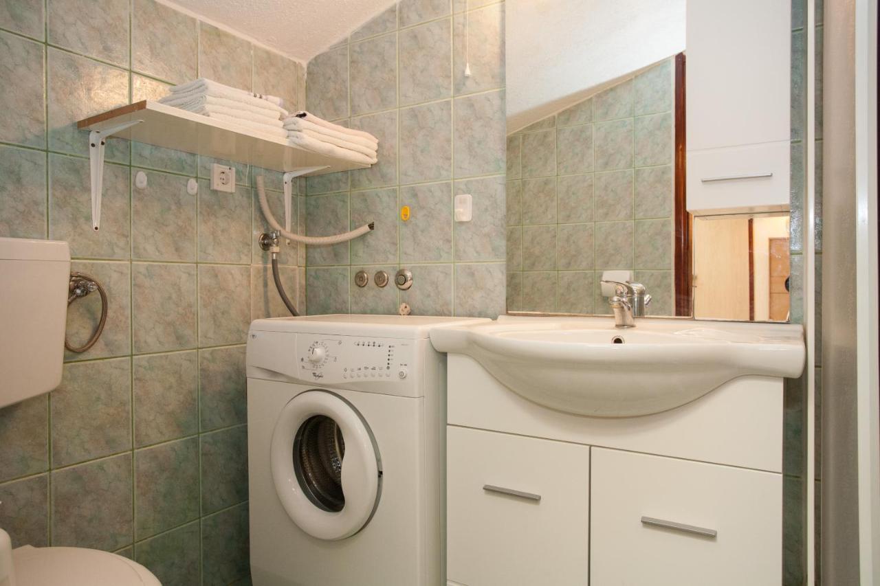 Apartment & Rooms Ivica คิร์ก ภายนอก รูปภาพ